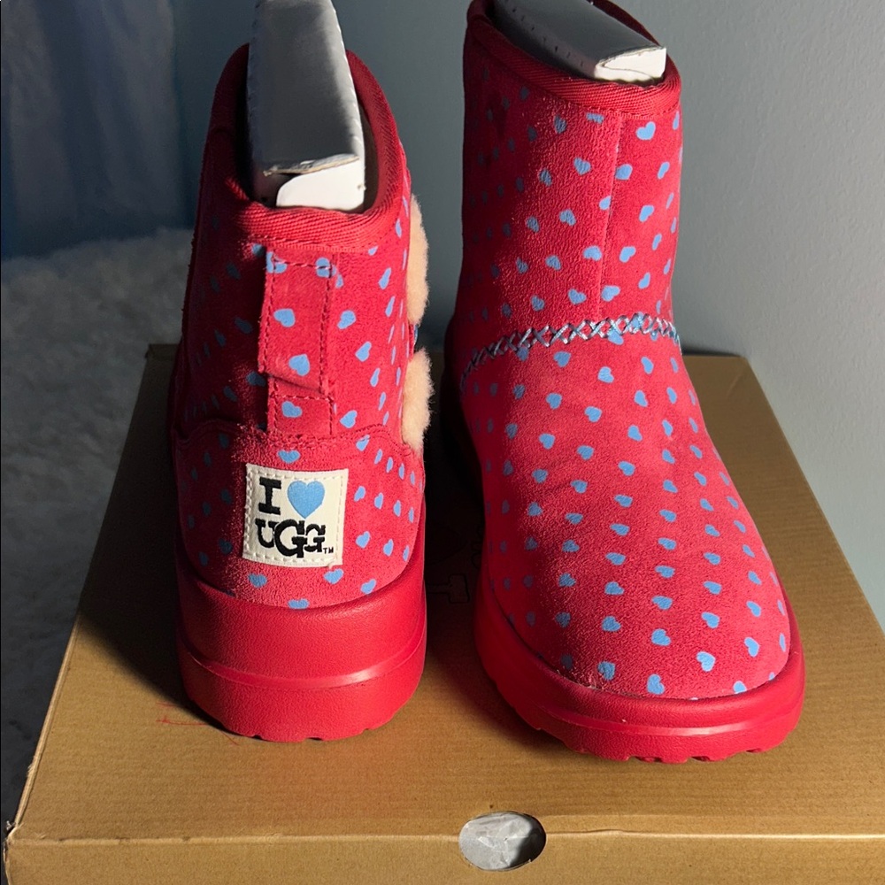 Women’s UGG Pink and Blue I HEART KISSES MINI BOOTS. Size 7